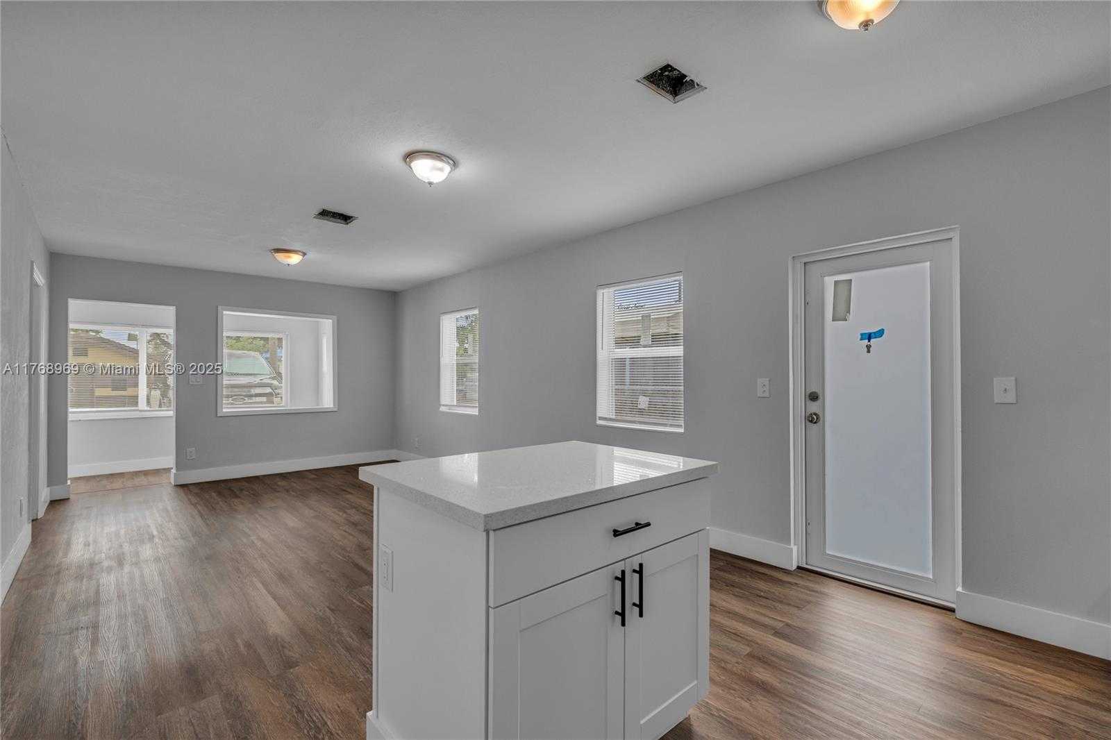 Small Image of 2243 GREENE ST, Hollywood Number 7
