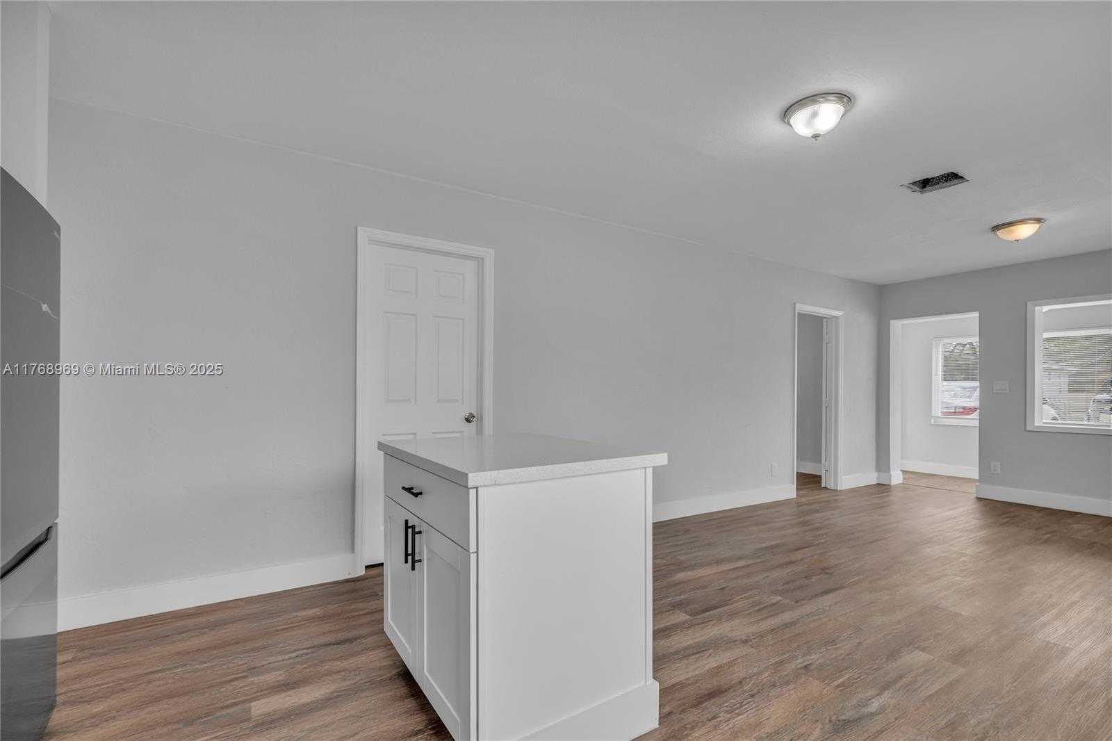 Small Image of 2243 GREENE ST, Hollywood Number 8