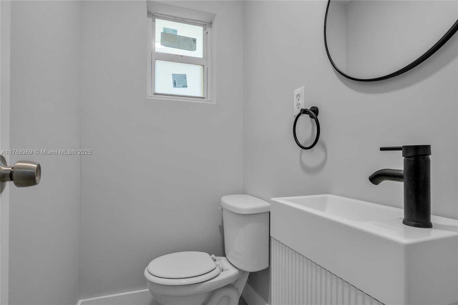 Small Image of 2243 GREENE ST, Hollywood Number 9