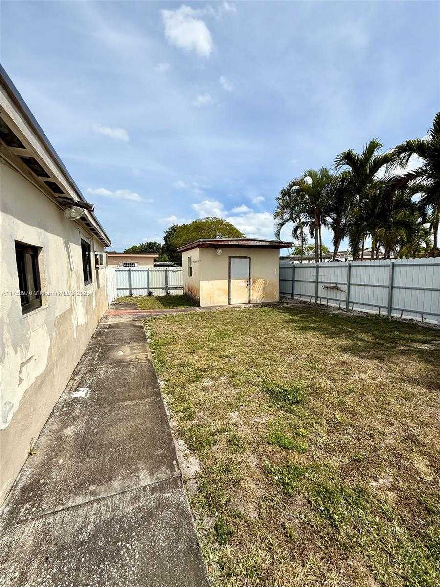 Small Image of 4452 NORTH WEST 204TH ST, Miami Gardens Number 5