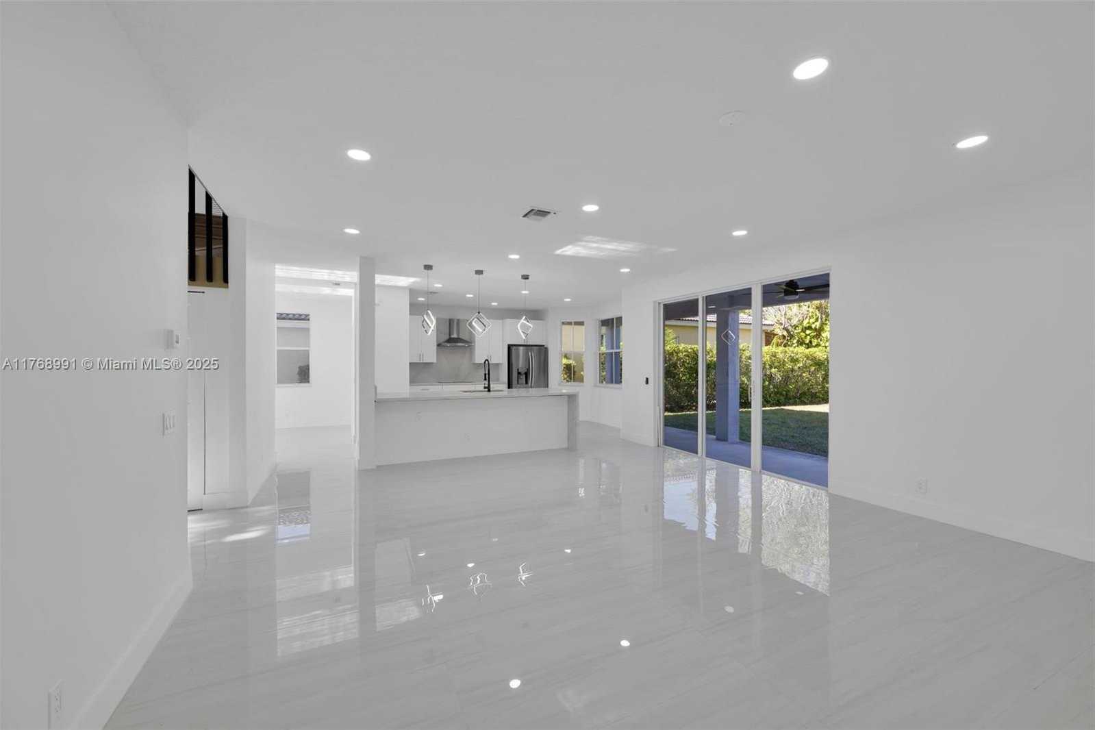 Small Image of 1170 CHENILLE CIR, Weston Number 10