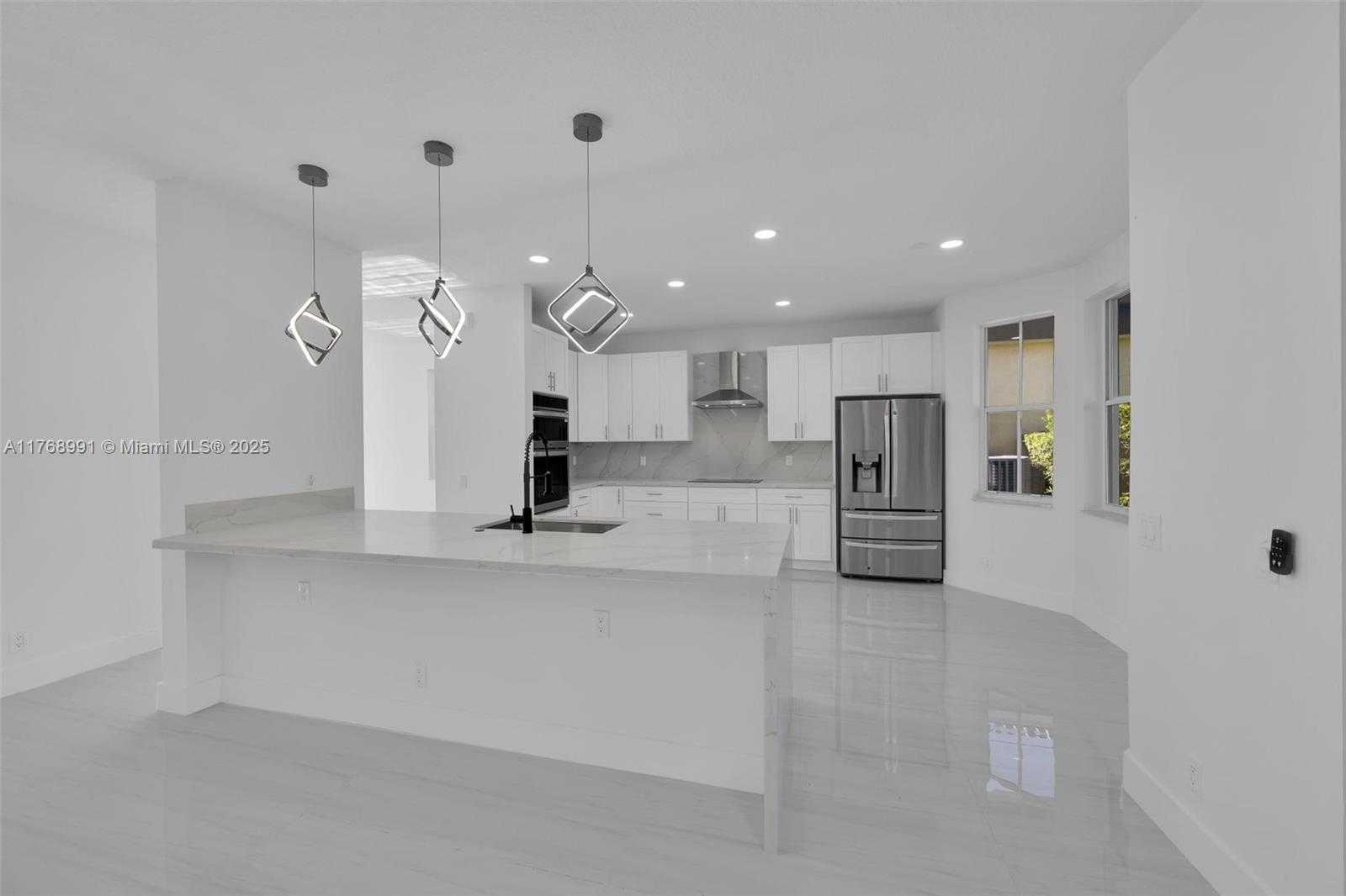 Small Image of 1170 CHENILLE CIR, Weston Number 12