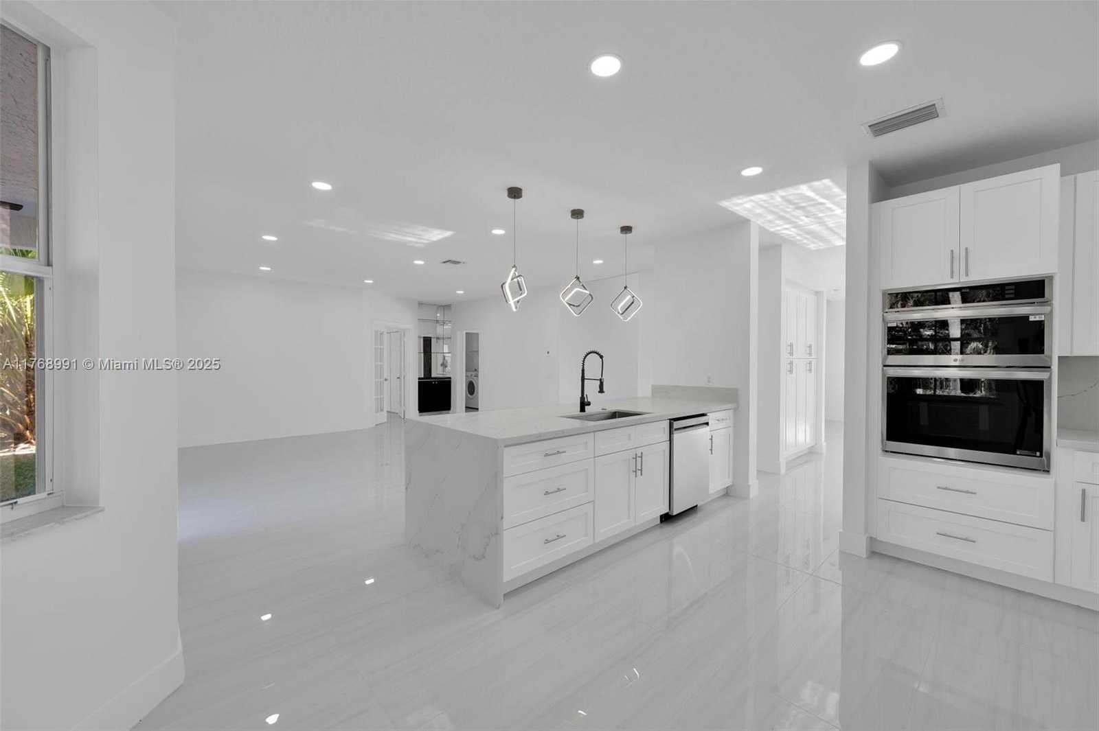 Small Image of 1170 CHENILLE CIR, Weston Number 13