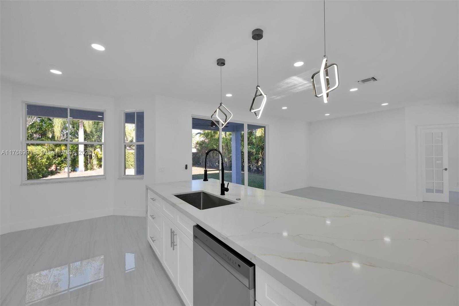 Small Image of 1170 CHENILLE CIR, Weston Number 14