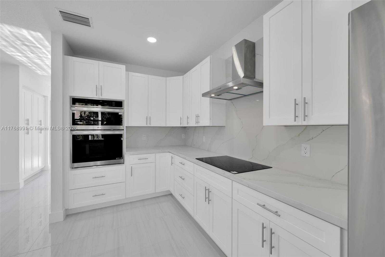 Small Image of 1170 CHENILLE CIR, Weston Number 17