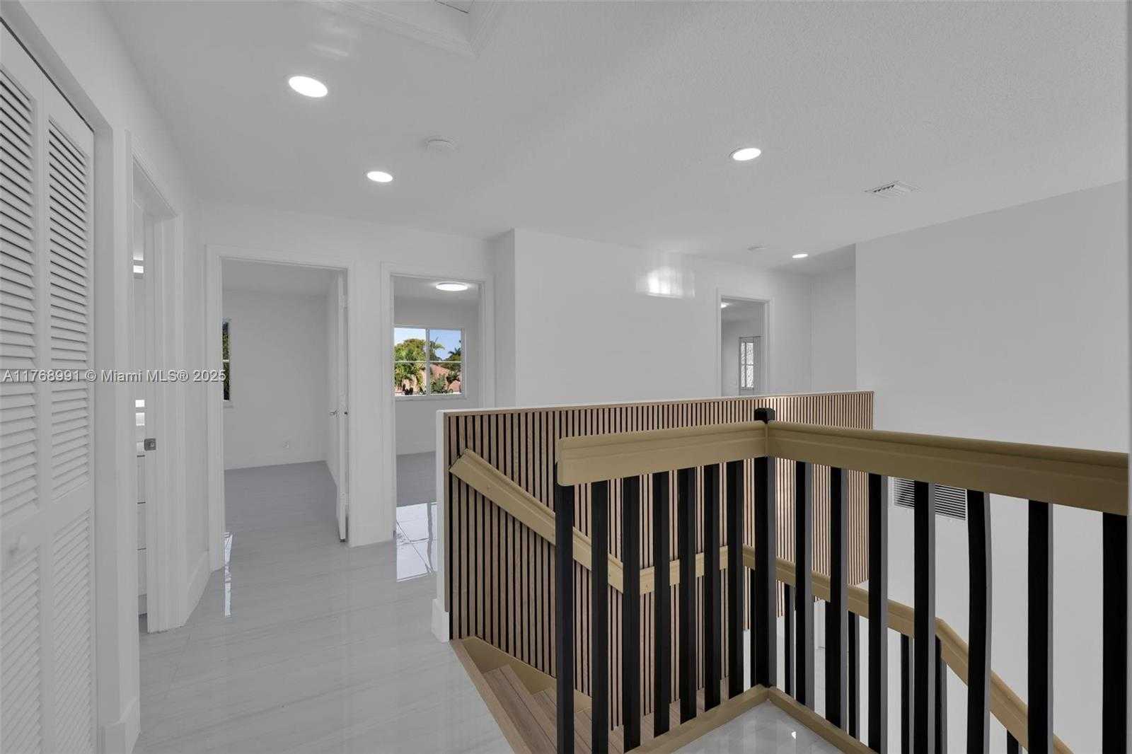 Small Image of 1170 CHENILLE CIR, Weston Number 18
