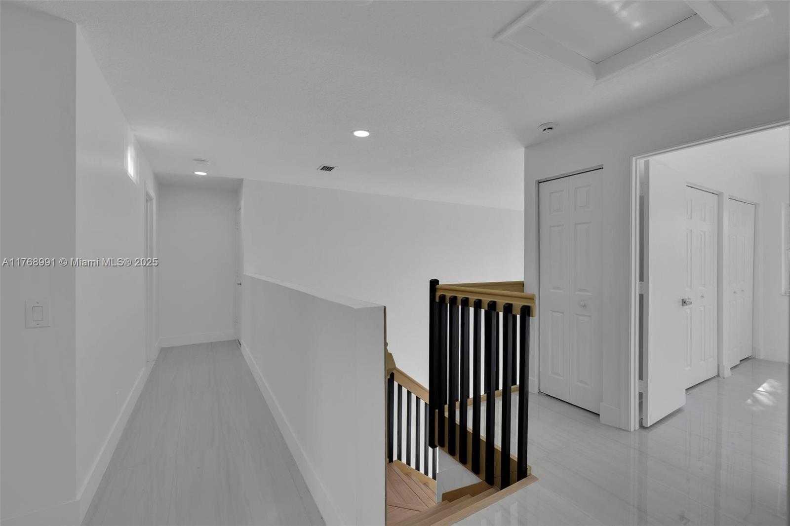 Small Image of 1170 CHENILLE CIR, Weston Number 19