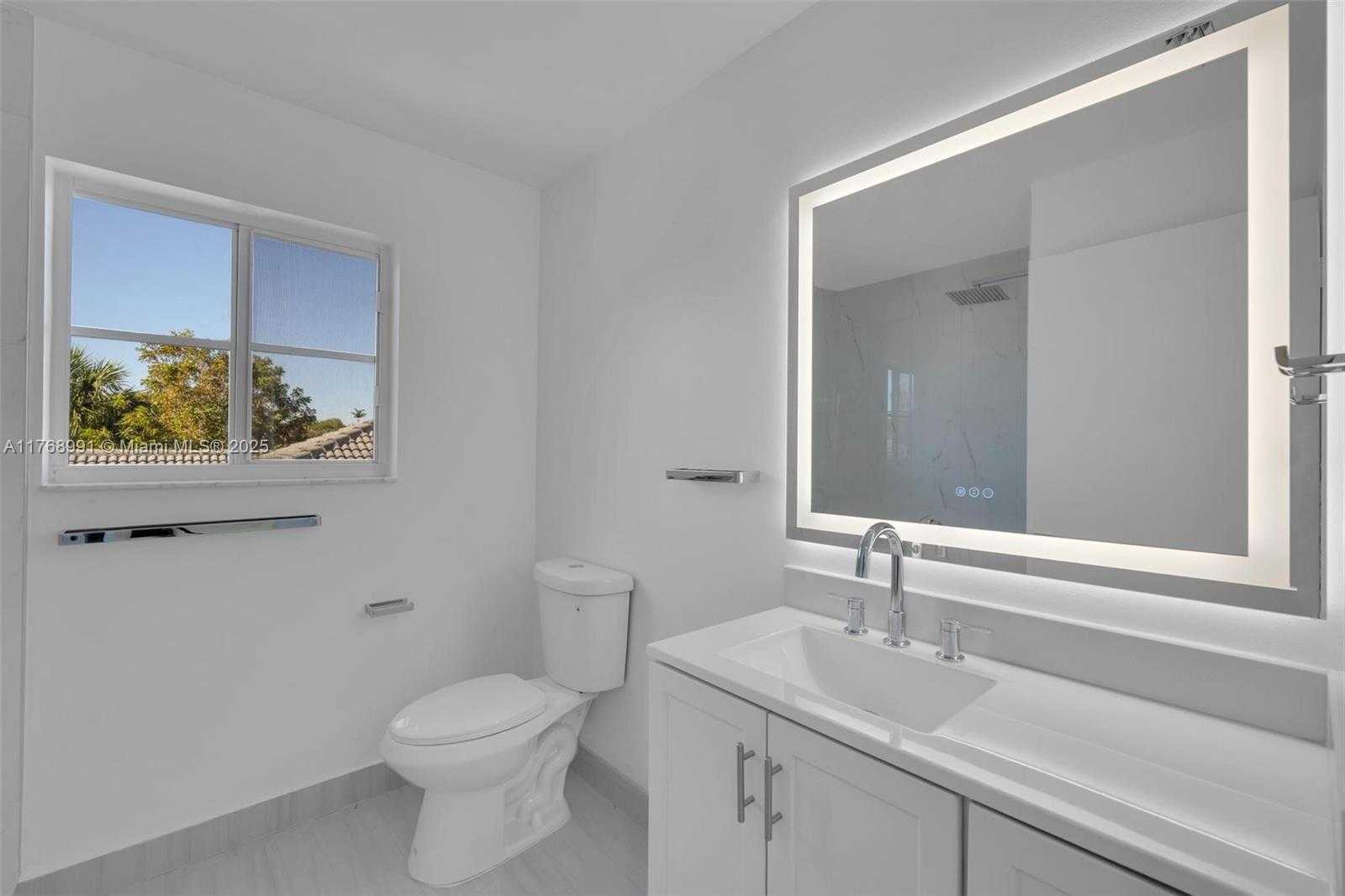 Small Image of 1170 CHENILLE CIR, Weston Number 22