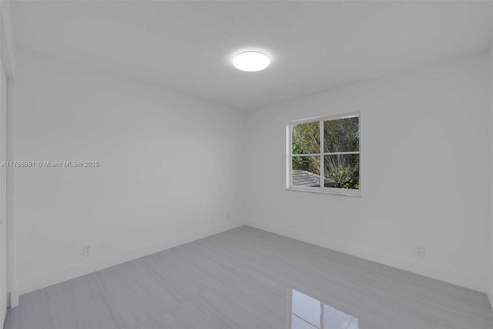 Small Image of 1170 CHENILLE CIR, Weston Number 24