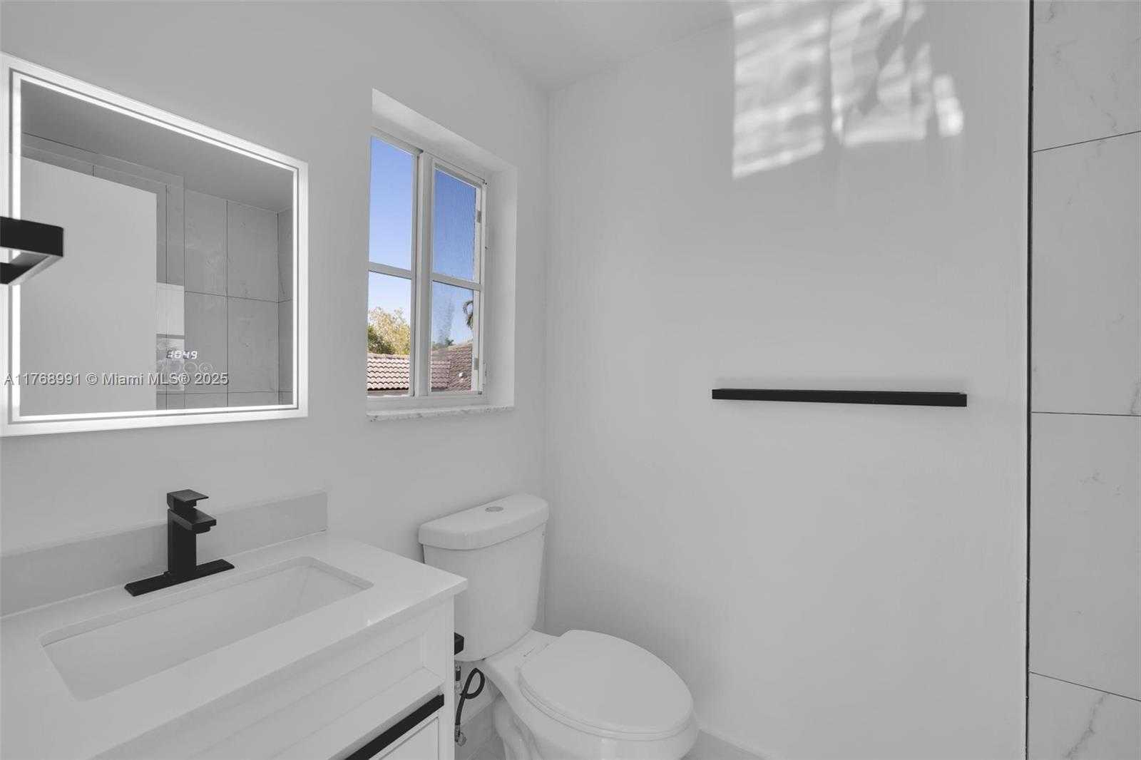 Small Image of 1170 CHENILLE CIR, Weston Number 25