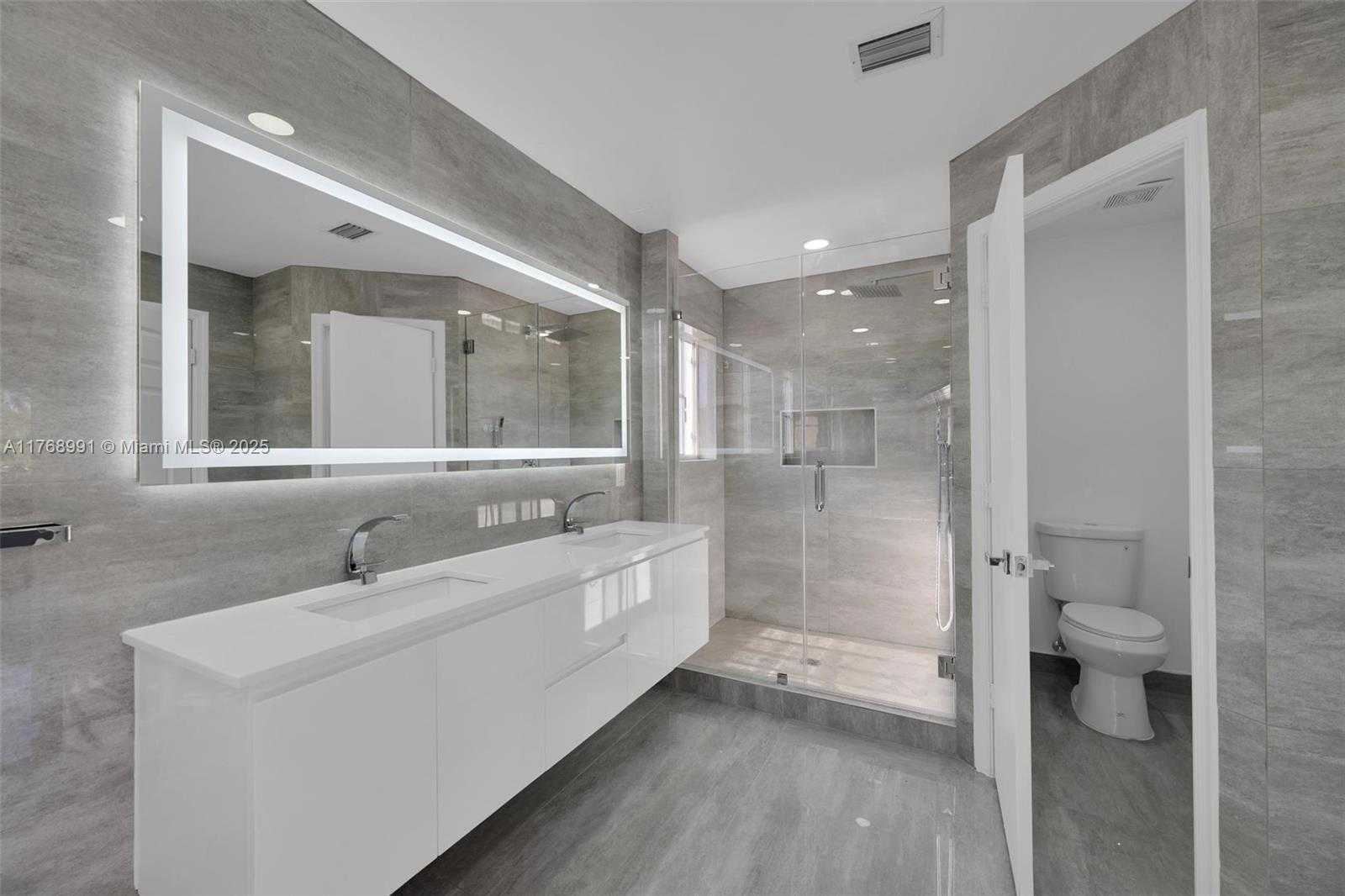 Small Image of 1170 CHENILLE CIR, Weston Number 33