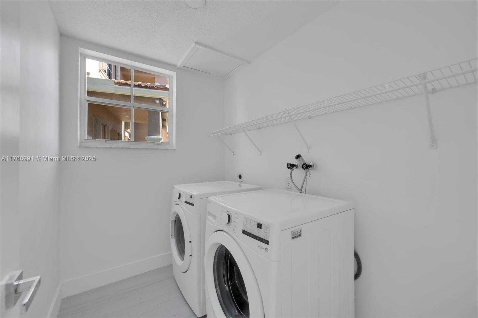 Small Image of 1170 CHENILLE CIR, Weston Number 34