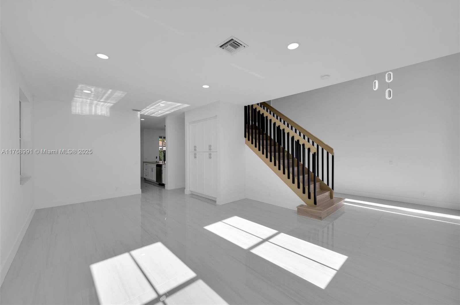 Small Image of 1170 CHENILLE CIR, Weston Number 4
