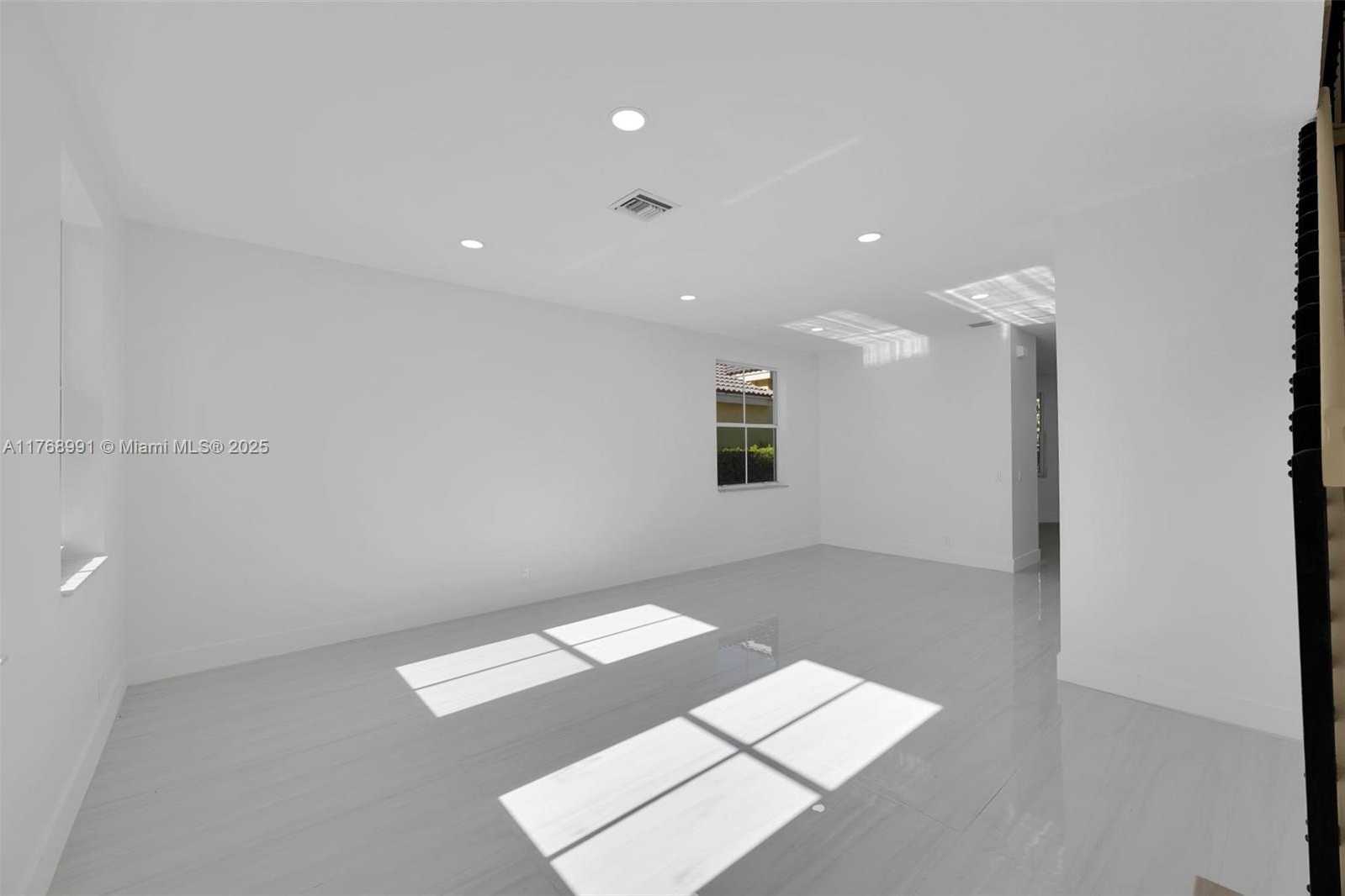 Small Image of 1170 CHENILLE CIR, Weston Number 5
