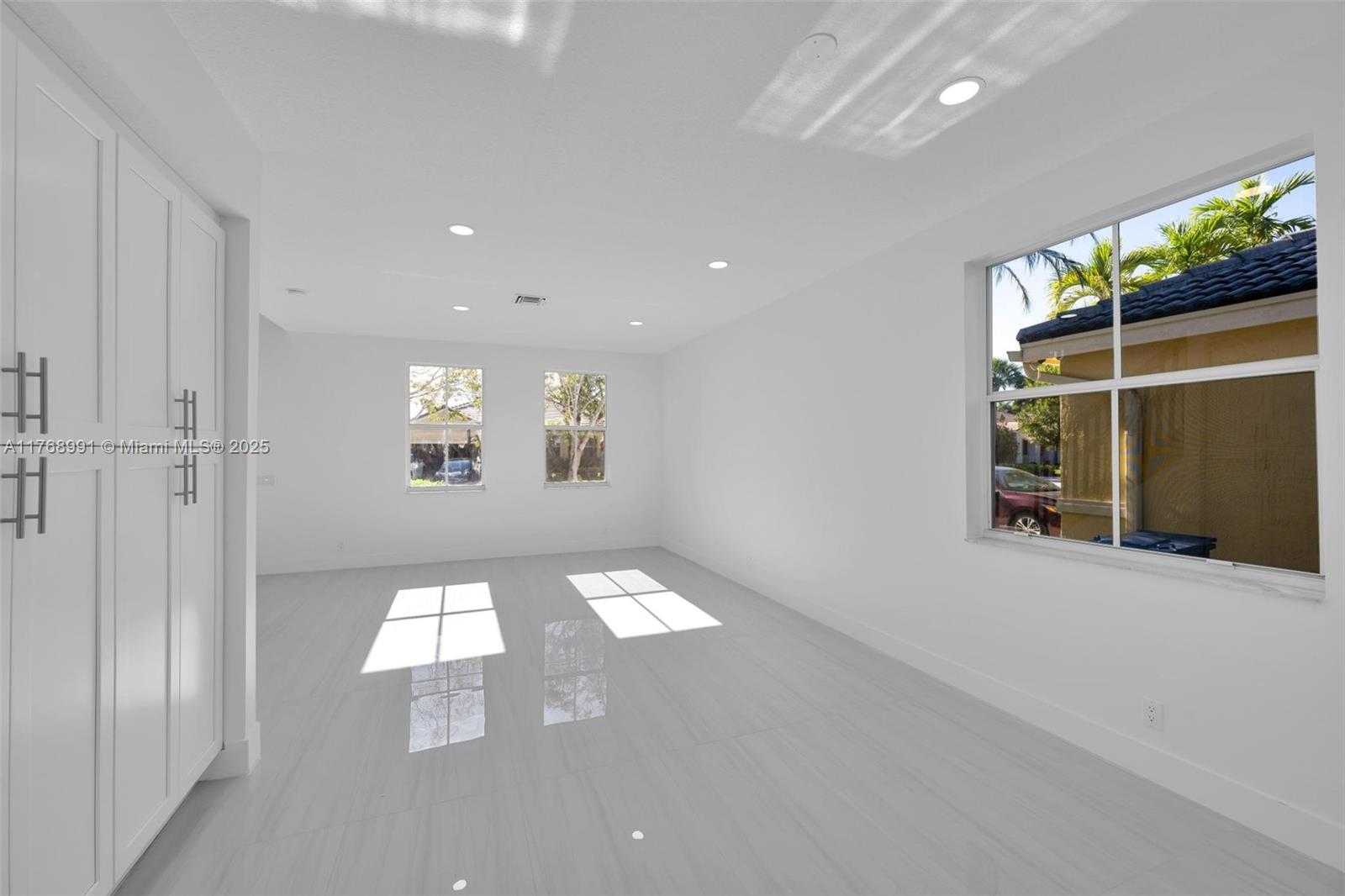 Small Image of 1170 CHENILLE CIR, Weston Number 6