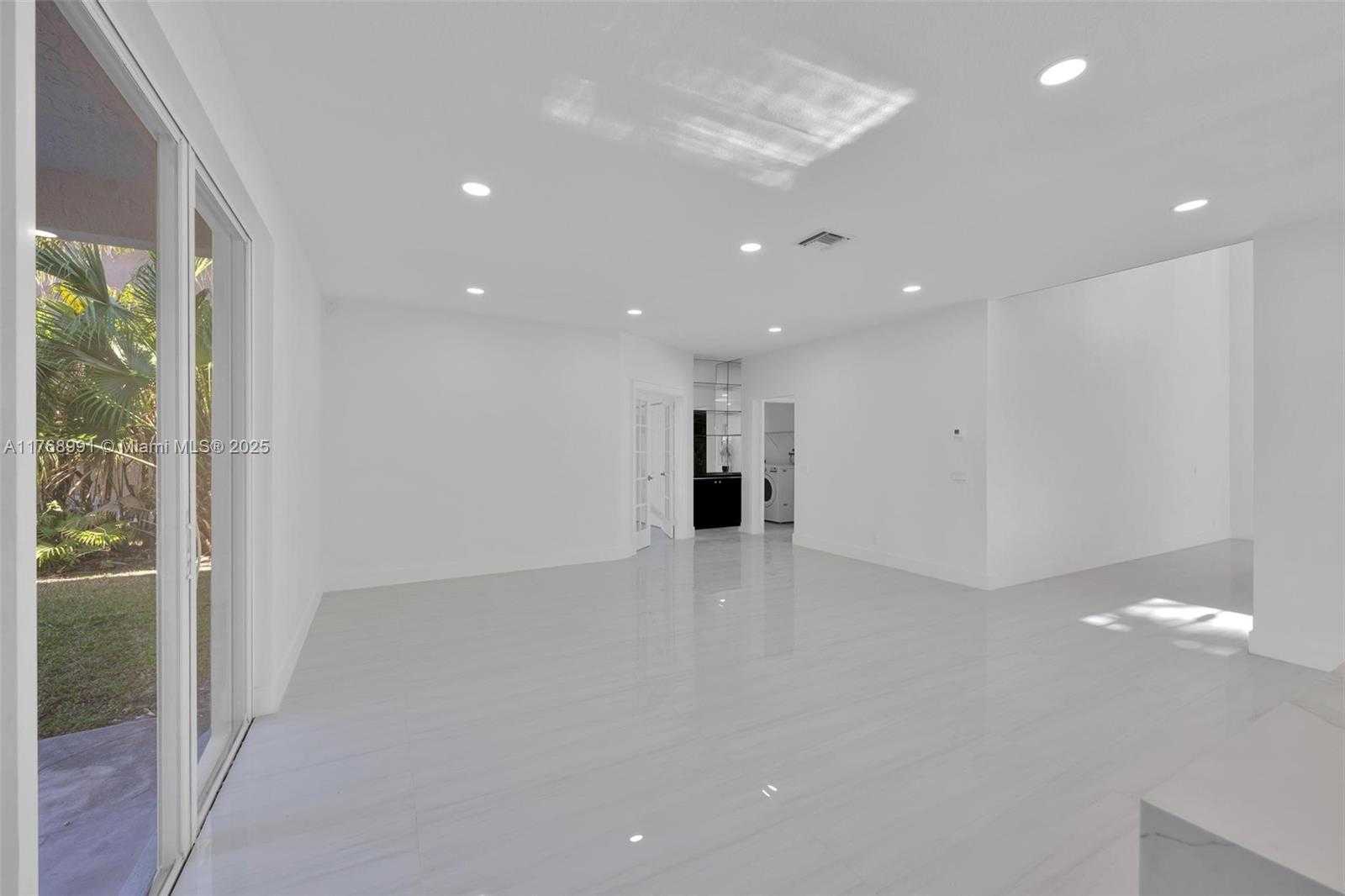 Small Image of 1170 CHENILLE CIR, Weston Number 7