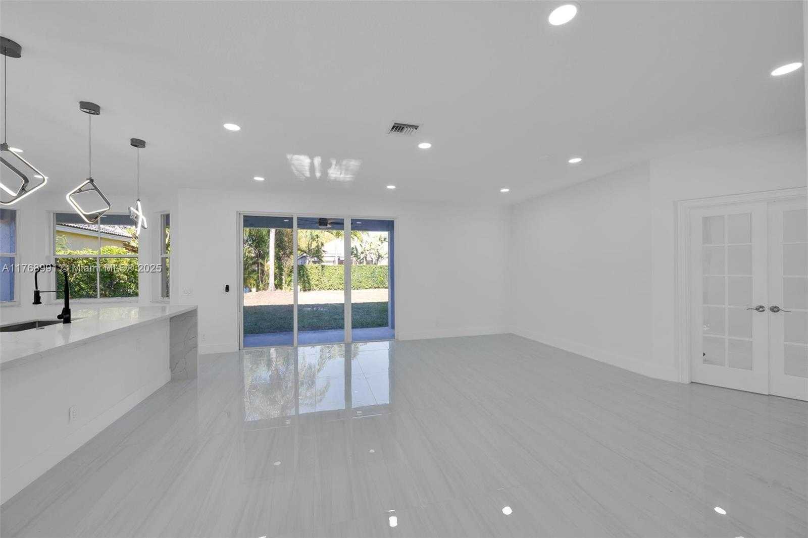 Small Image of 1170 CHENILLE CIR, Weston Number 9
