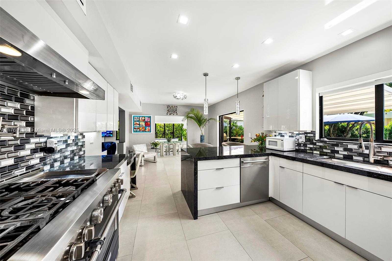 Small Image of 6166 PINE TREE DR, Miami Beach Number 20
