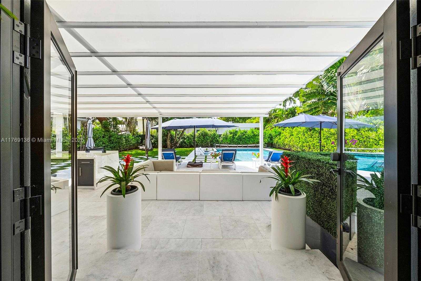Small Image of 6166 PINE TREE DR, Miami Beach Number 25