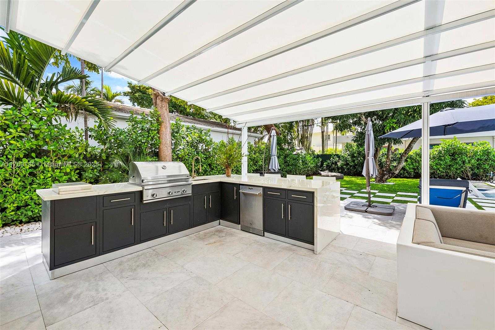 Small Image of 6166 PINE TREE DR, Miami Beach Number 27
