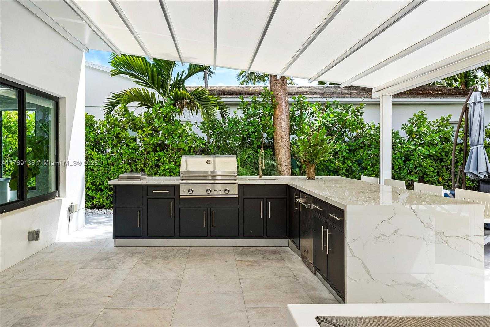 Small Image of 6166 PINE TREE DR, Miami Beach Number 28