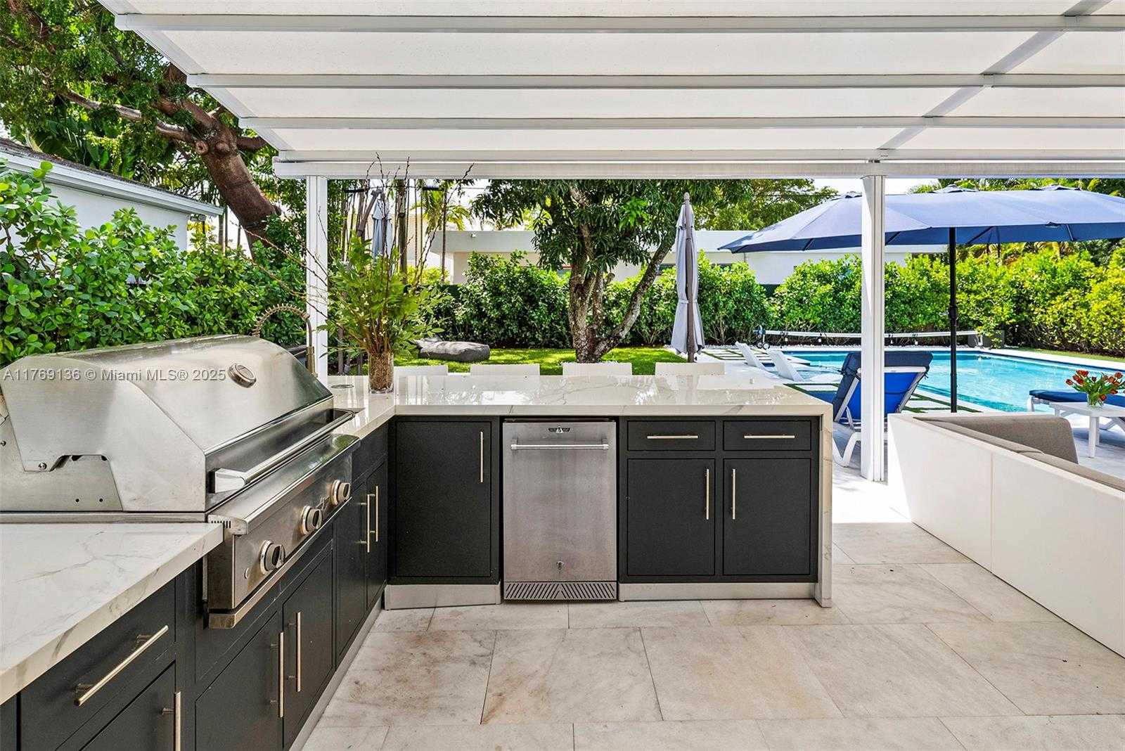 Small Image of 6166 PINE TREE DR, Miami Beach Number 30