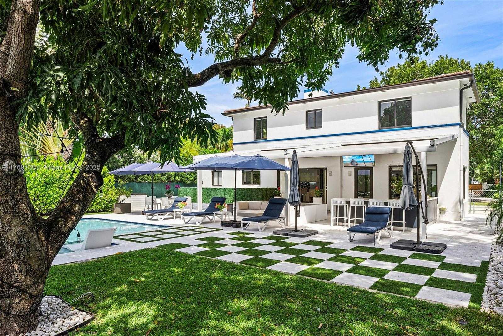 Small Image of 6166 PINE TREE DR, Miami Beach Number 38
