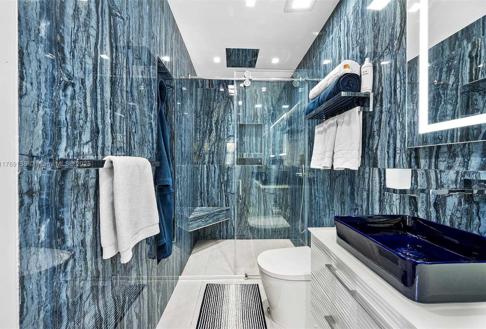 Small Image of 6166 PINE TREE DR, Miami Beach Number 40