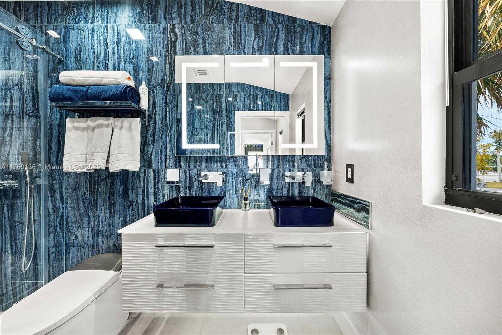 Small Image of 6166 PINE TREE DR, Miami Beach Number 41