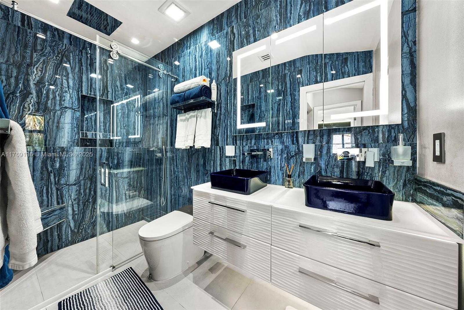 Small Image of 6166 PINE TREE DR, Miami Beach Number 42