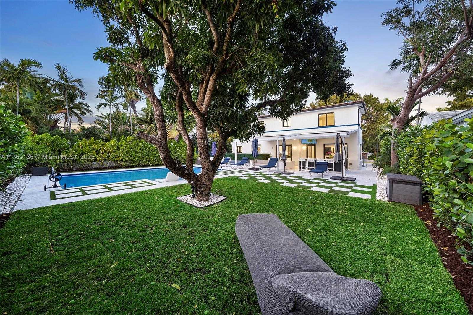 Small Image of 6166 PINE TREE DR, Miami Beach Number 52