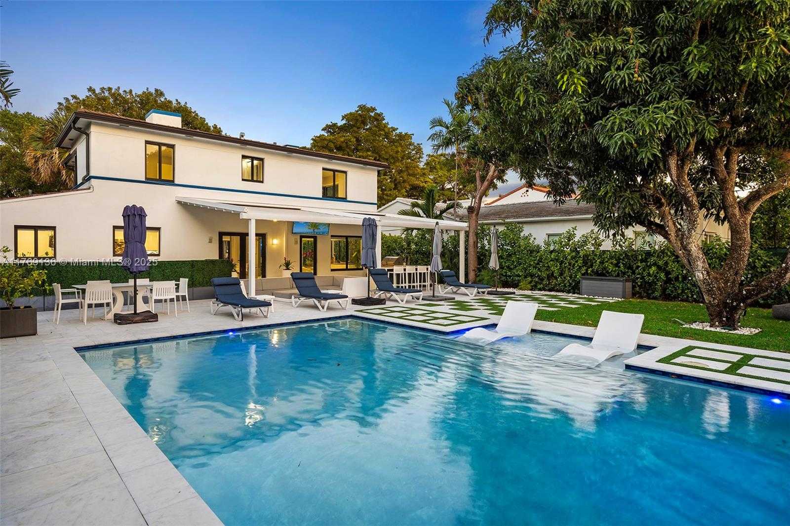 Small Image of 6166 PINE TREE DR, Miami Beach Number 53