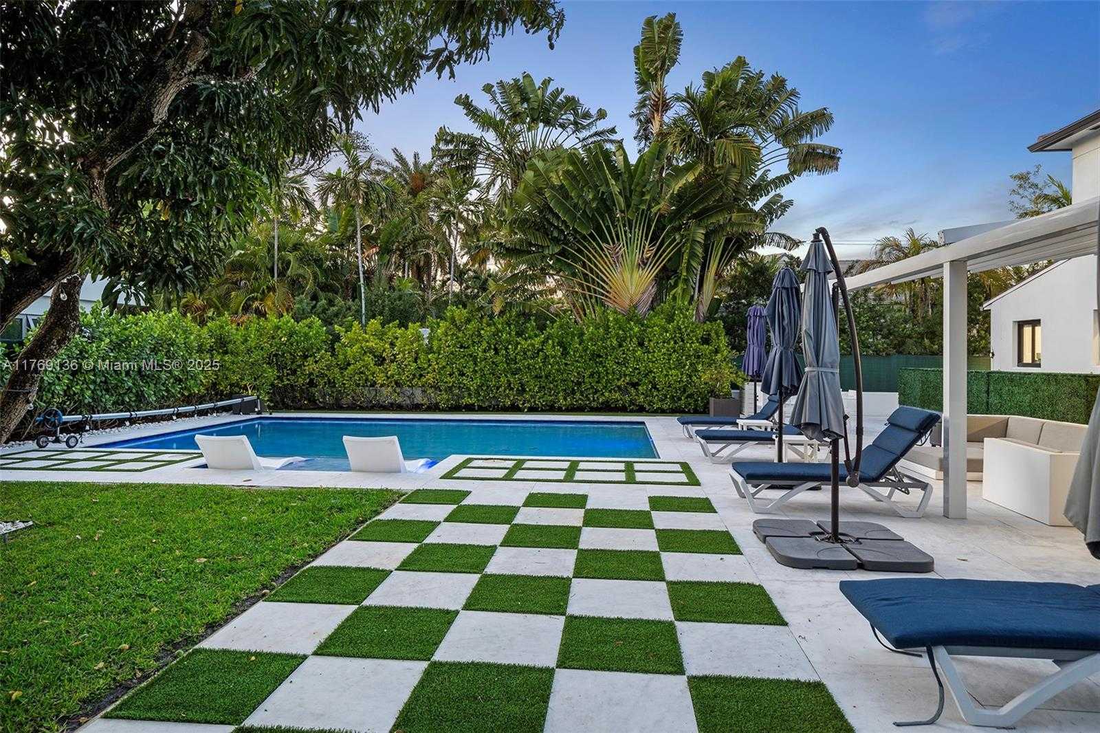 Small Image of 6166 PINE TREE DR, Miami Beach Number 61