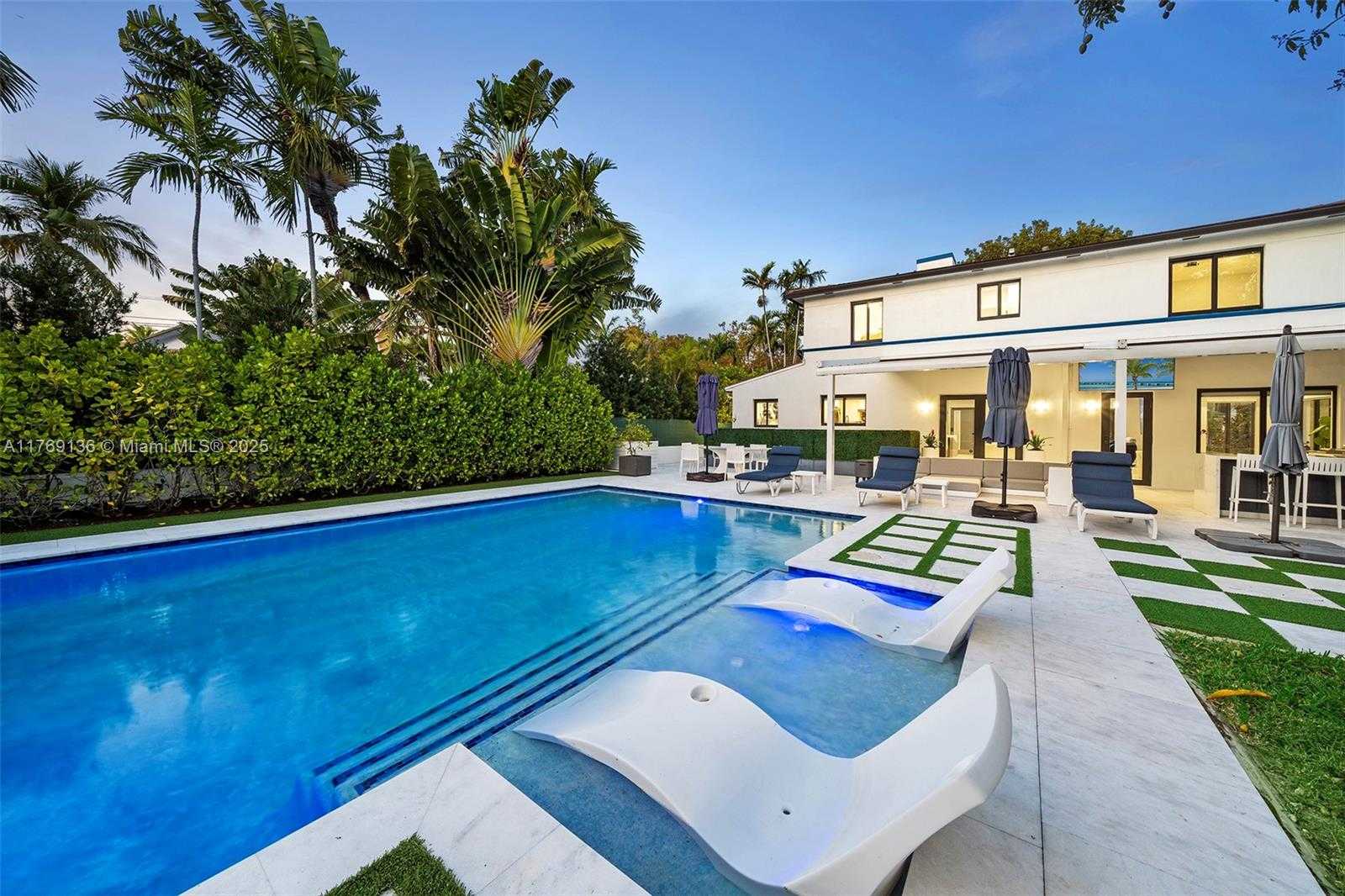 Small Image of 6166 PINE TREE DR, Miami Beach Number 67