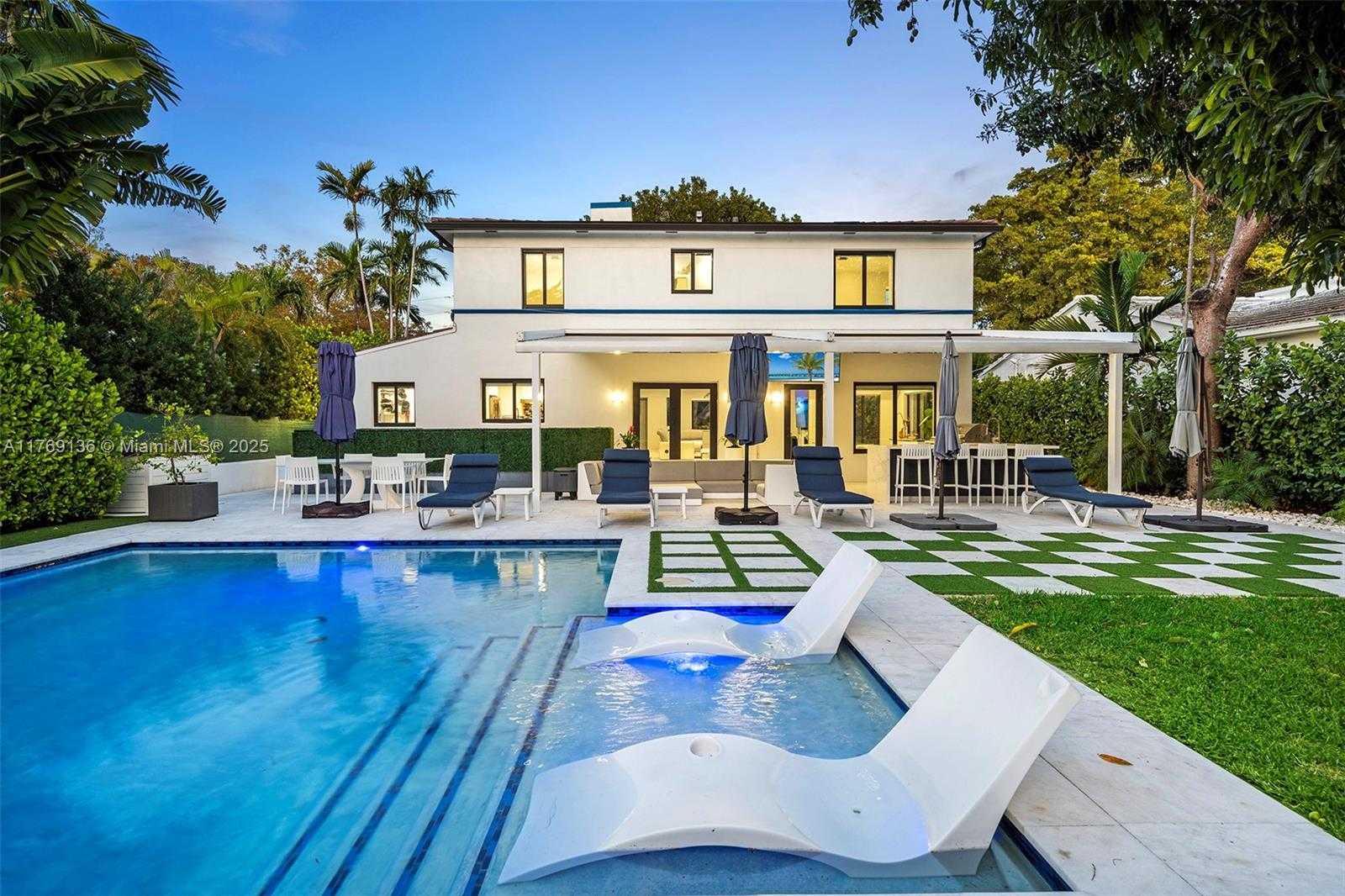 Small Image of 6166 PINE TREE DR, Miami Beach Number 68