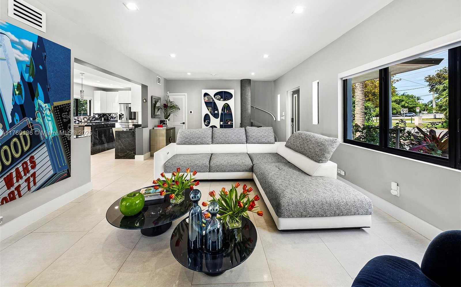 Small Image of 6166 PINE TREE DR, Miami Beach Number 7