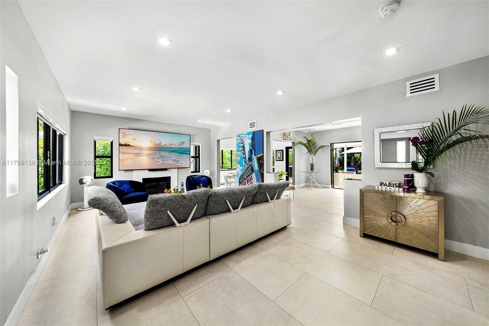 Small Image of 6166 PINE TREE DR, Miami Beach Number 9