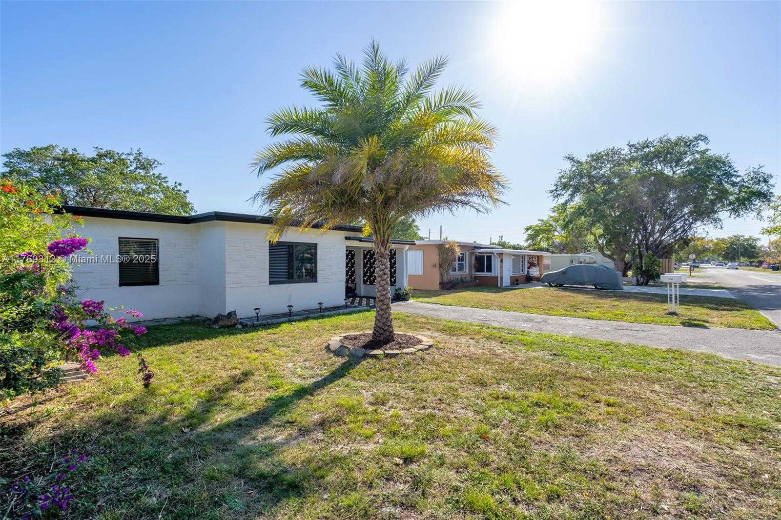 Small Image of 5844 GARFIELD ST, Hollywood Number 2