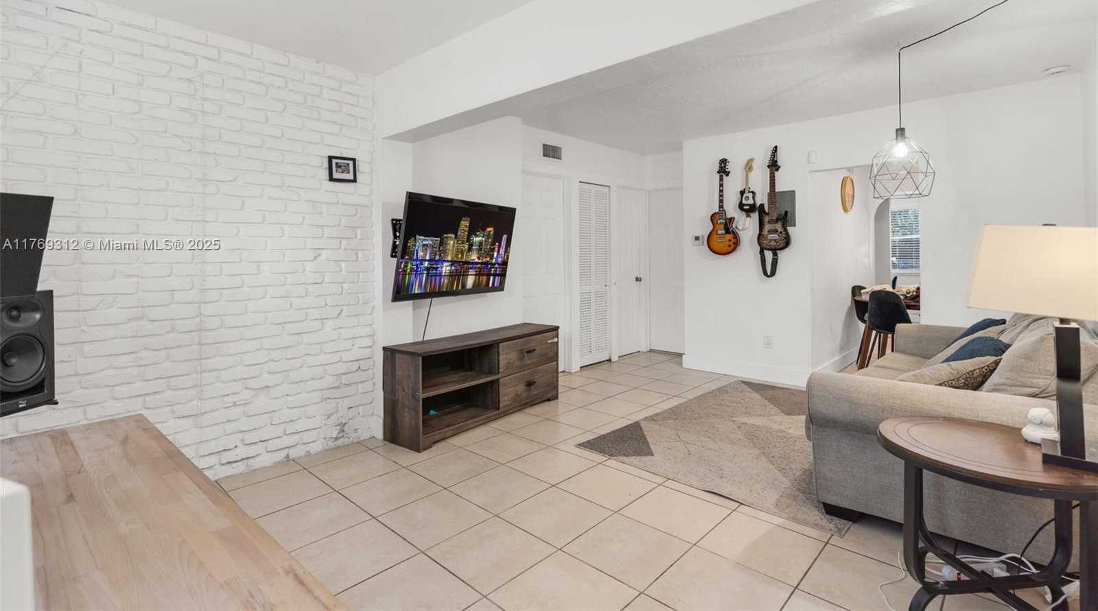 Small Image of 5844 GARFIELD ST, Hollywood Number 5