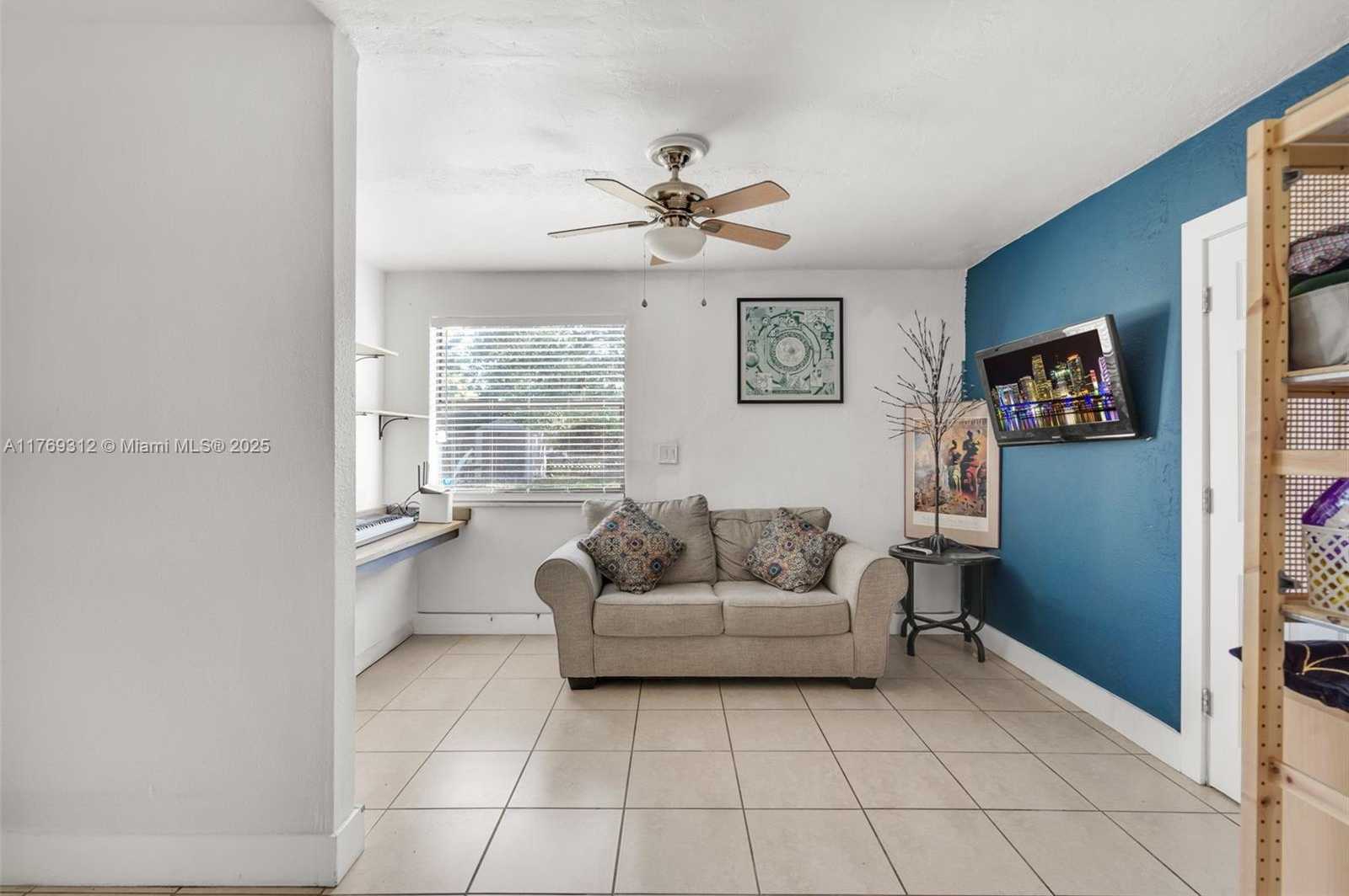 Small Image of 5844 GARFIELD ST, Hollywood Number 6