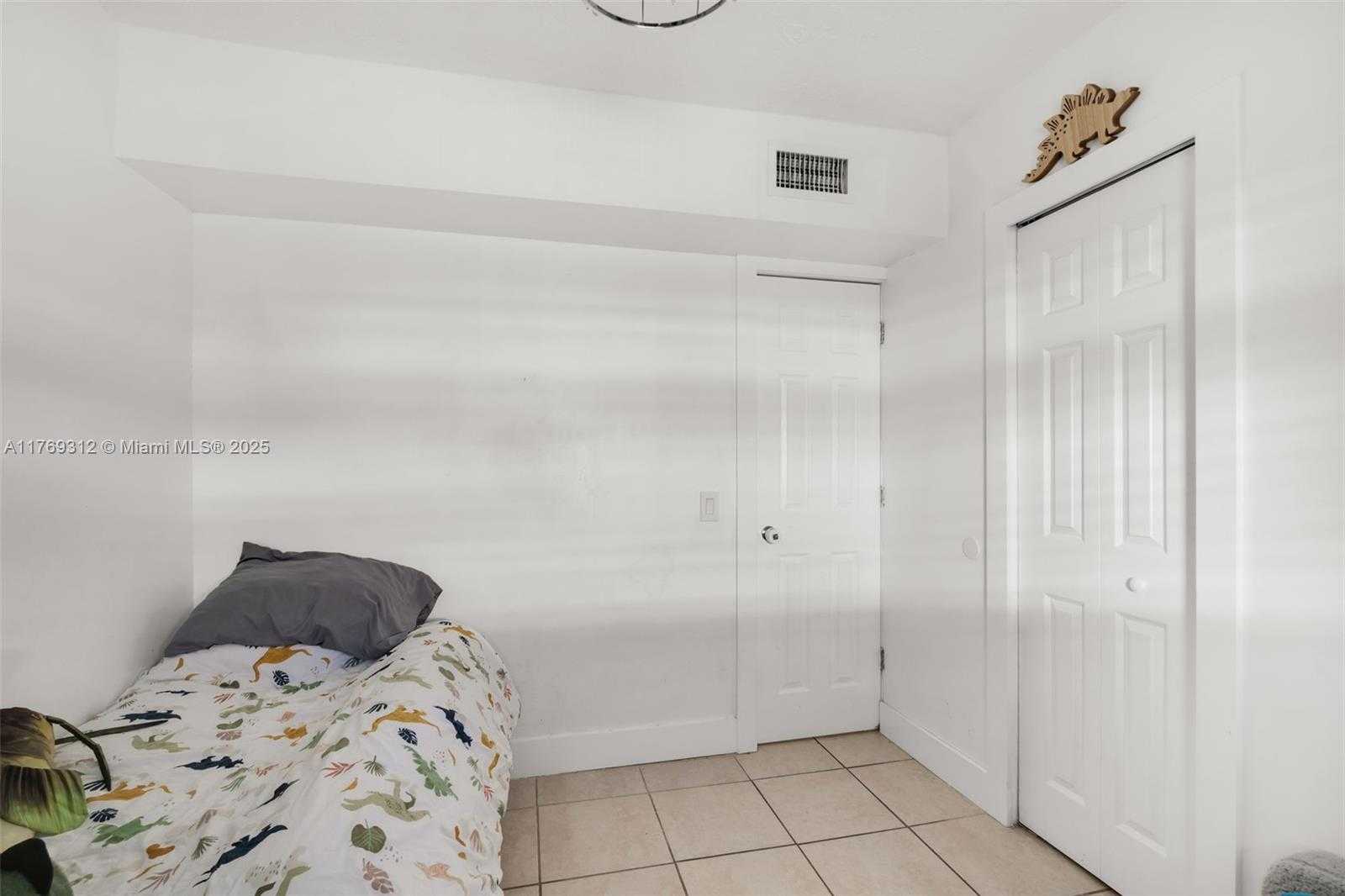 Small Image of 5844 GARFIELD ST, Hollywood Number 7