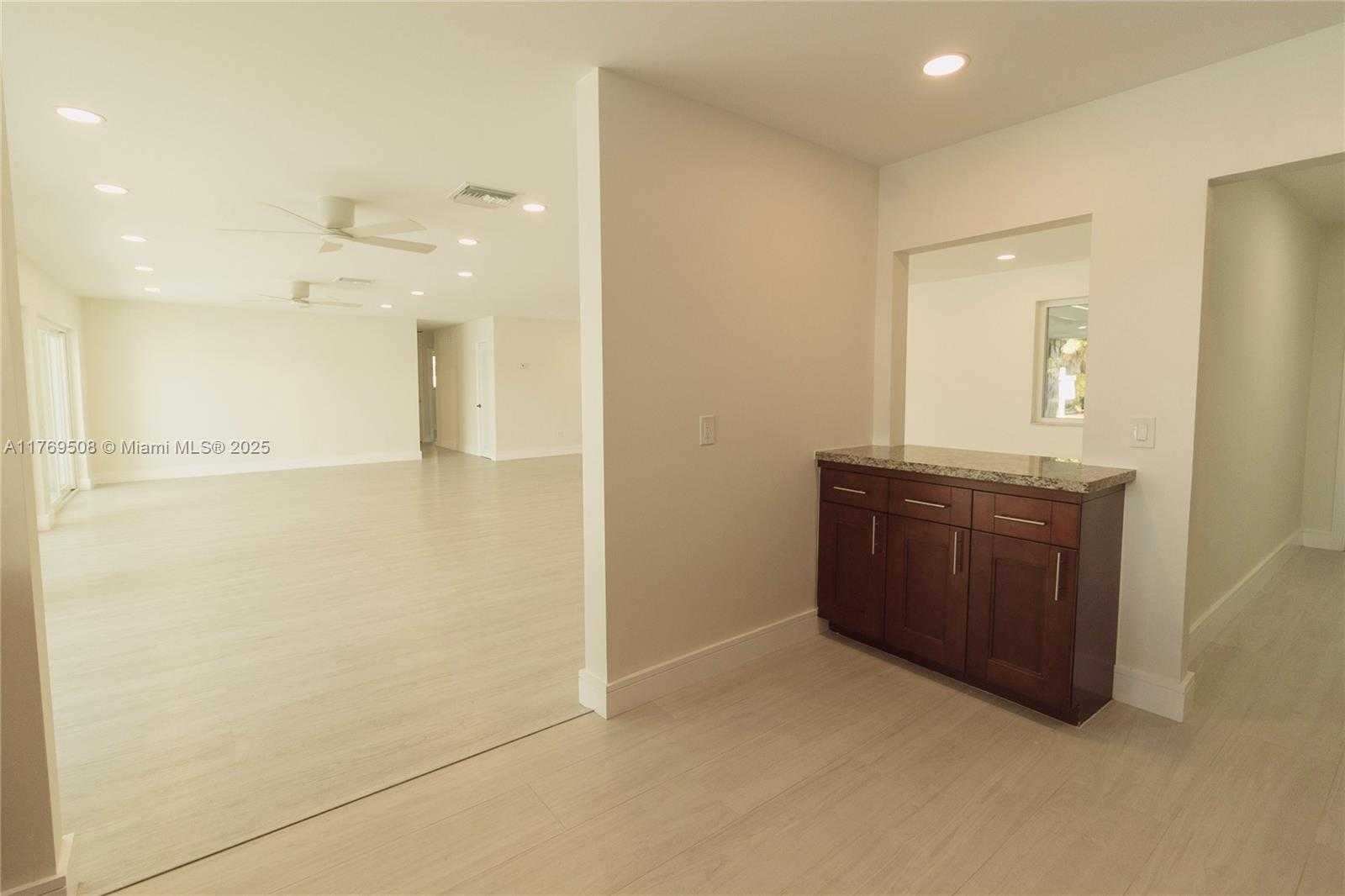 Small Image of 2255 NORTH EAST 207TH ST, Miami Number 13