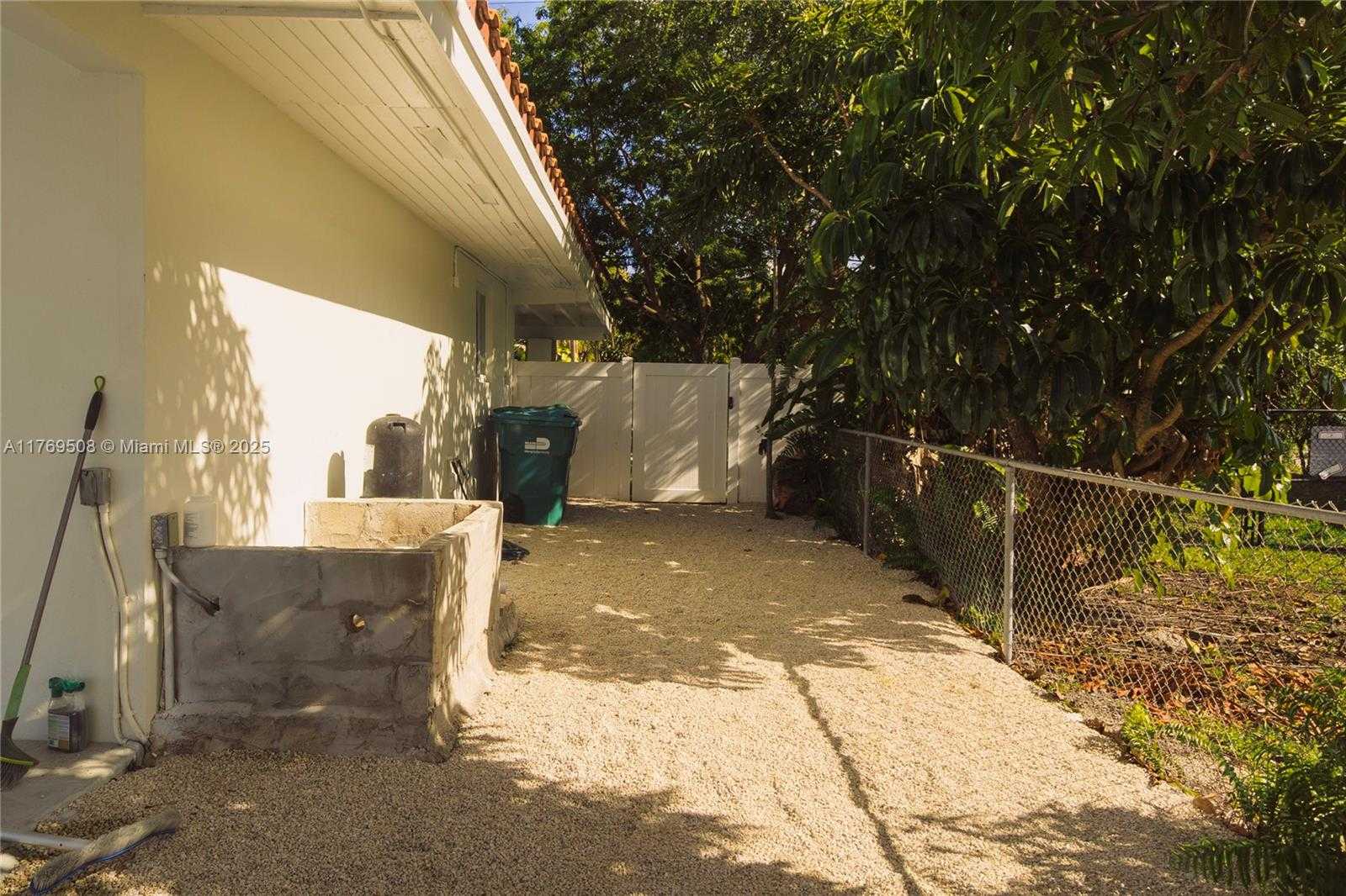 Small Image of 2255 NORTH EAST 207TH ST, Miami Number 14