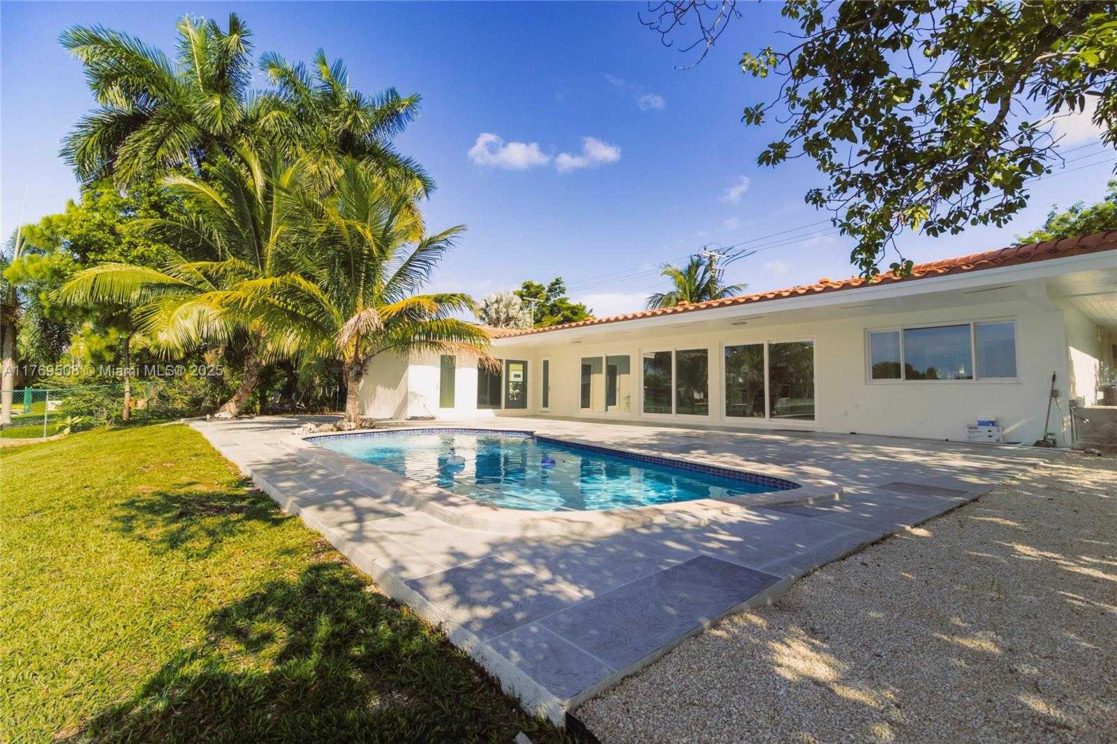Small Image of 2255 NORTH EAST 207TH ST, Miami Number 2