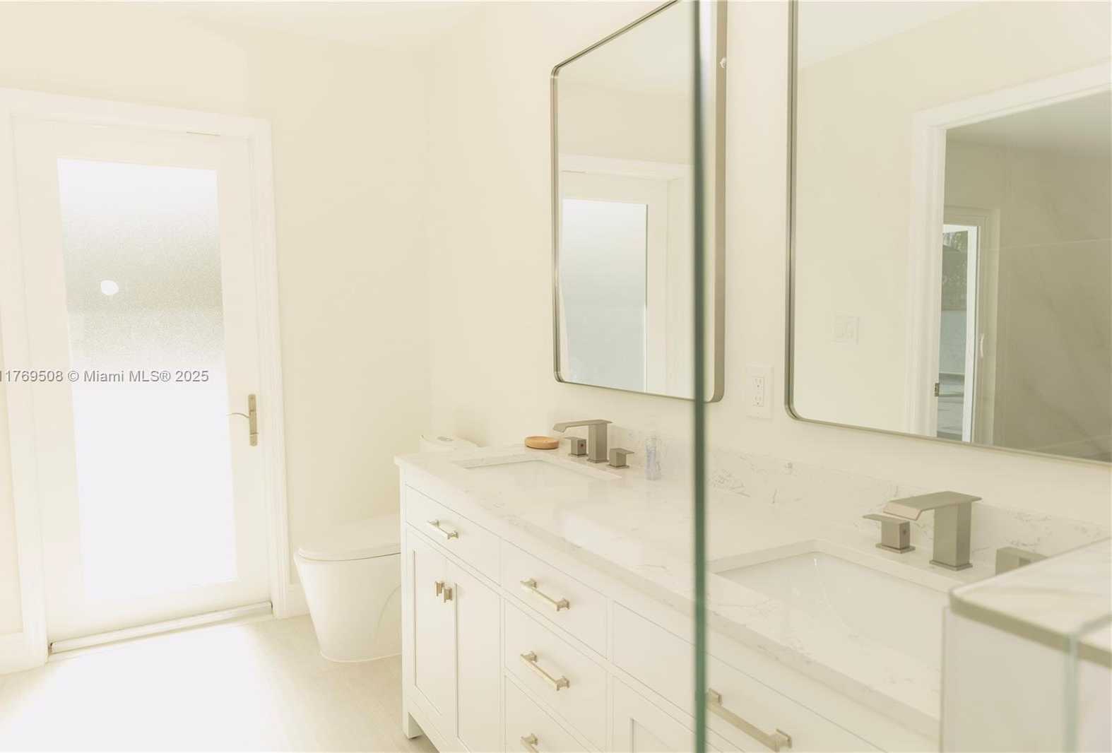 Small Image of 2255 NORTH EAST 207TH ST, Miami Number 22