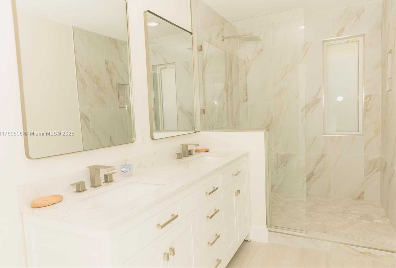 Small Image of 2255 NORTH EAST 207TH ST, Miami Number 23