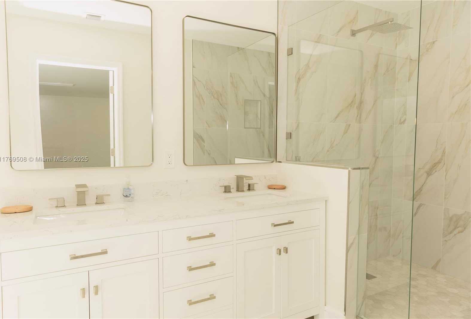 Small Image of 2255 NORTH EAST 207TH ST, Miami Number 24