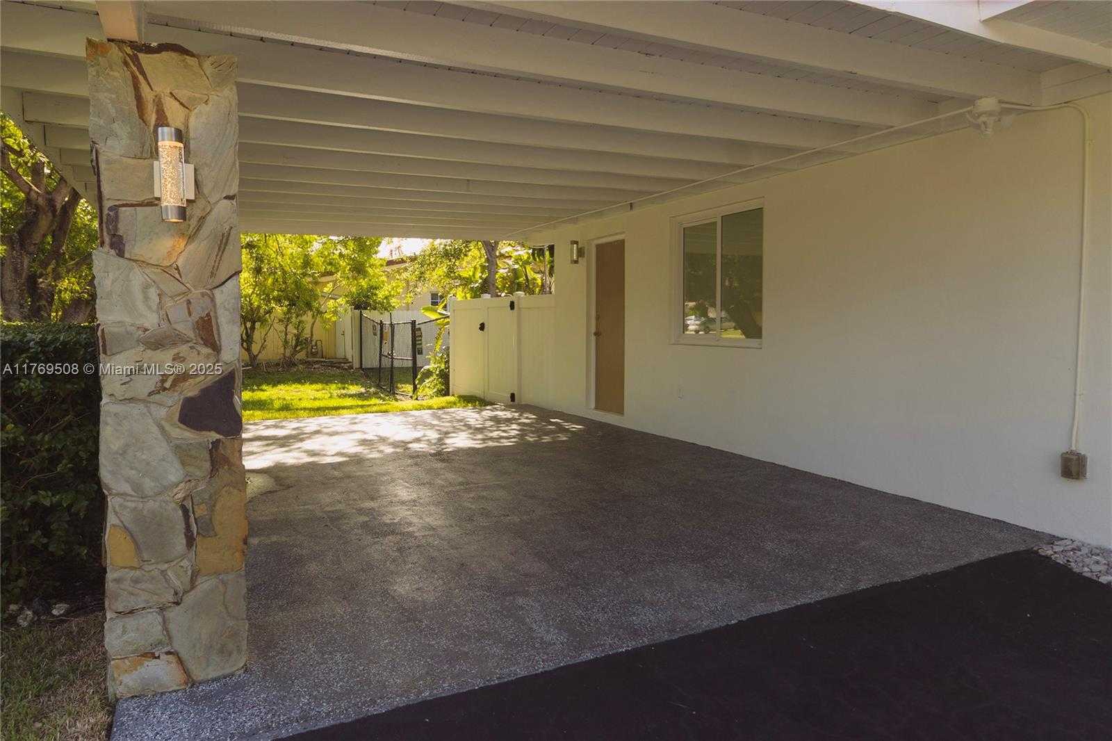 Small Image of 2255 NORTH EAST 207TH ST, Miami Number 5