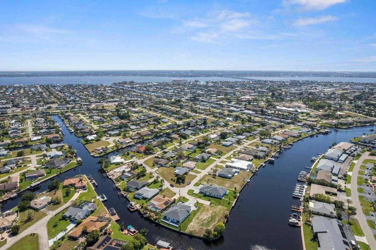 Small Image of 1107 SOUTH EAST 38 ST, Cape Coral Number 10