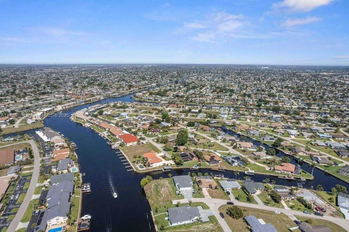 Small Image of 1107 SOUTH EAST 38 ST, Cape Coral Number 12
